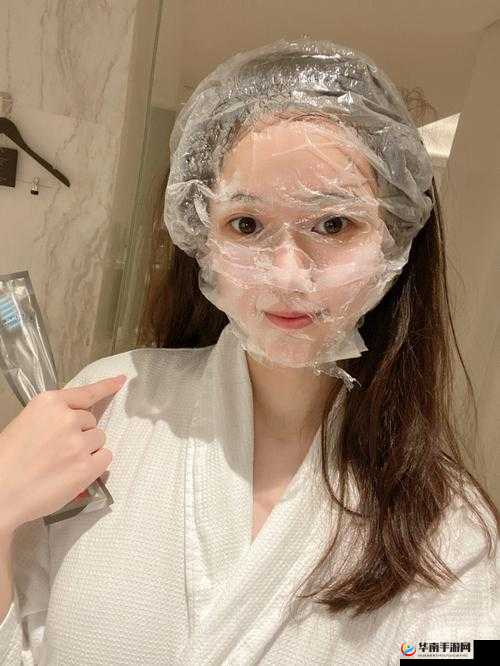 上面一边亲下一边面膜材质：全新体验来袭