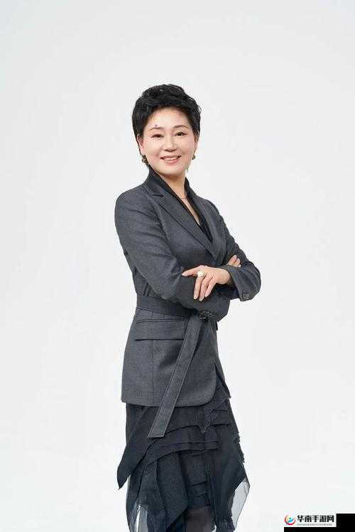 公司领导的老婆：优雅的魅力女性