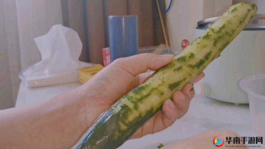 黄瓜削皮后是否可以玩：一场关于食物与娱乐的讨论