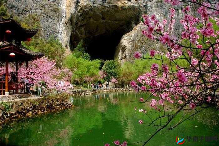 桃花洞口：溪水潺潺