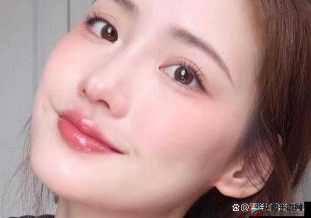 水蜜桃唇蜜嘟嘟唇，打造迷人水润唇妆