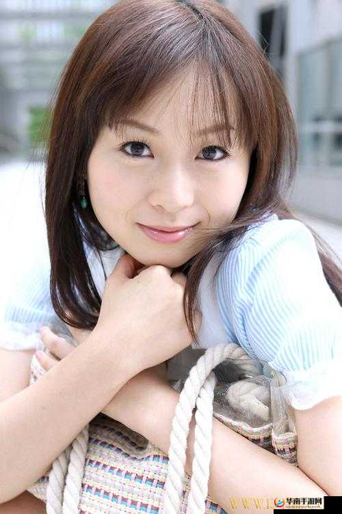 羞羞答答羽月希：日本女演员