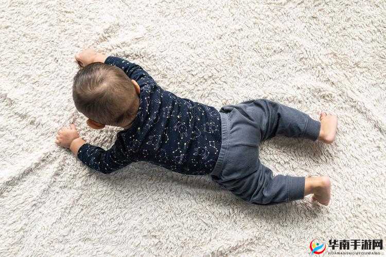 宝宝把腿抬起来靠墙上怎么回事：原因探讨