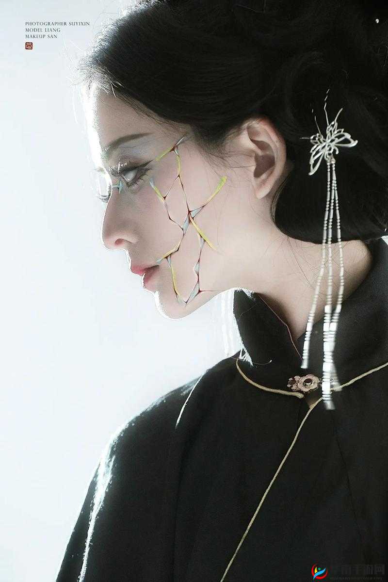 少女摘花意外落红：震惊