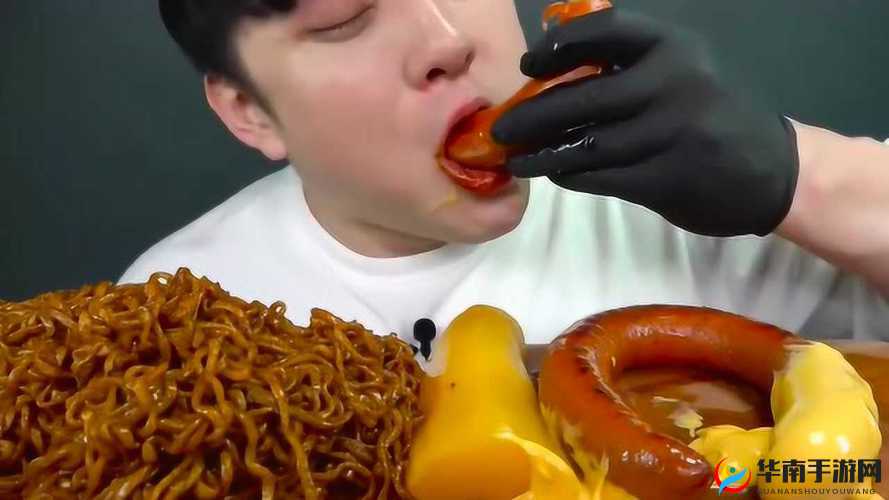小洞饿了想吃大香肠视频：趣味美食探索