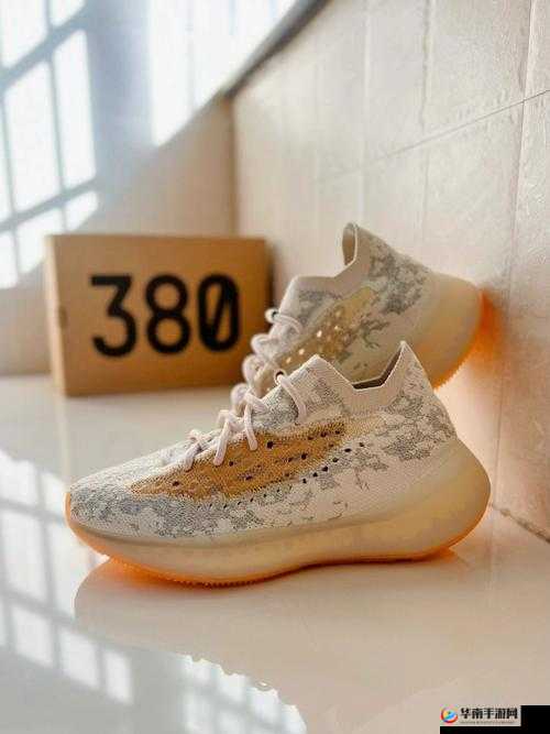默契yeezy380 蜜桃粉和白色：时尚潮流的魅力之选
