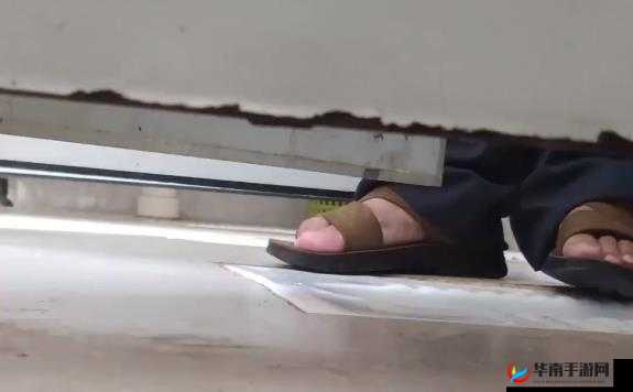 亚洲厕拍：窥探隐秘之地的别样视角