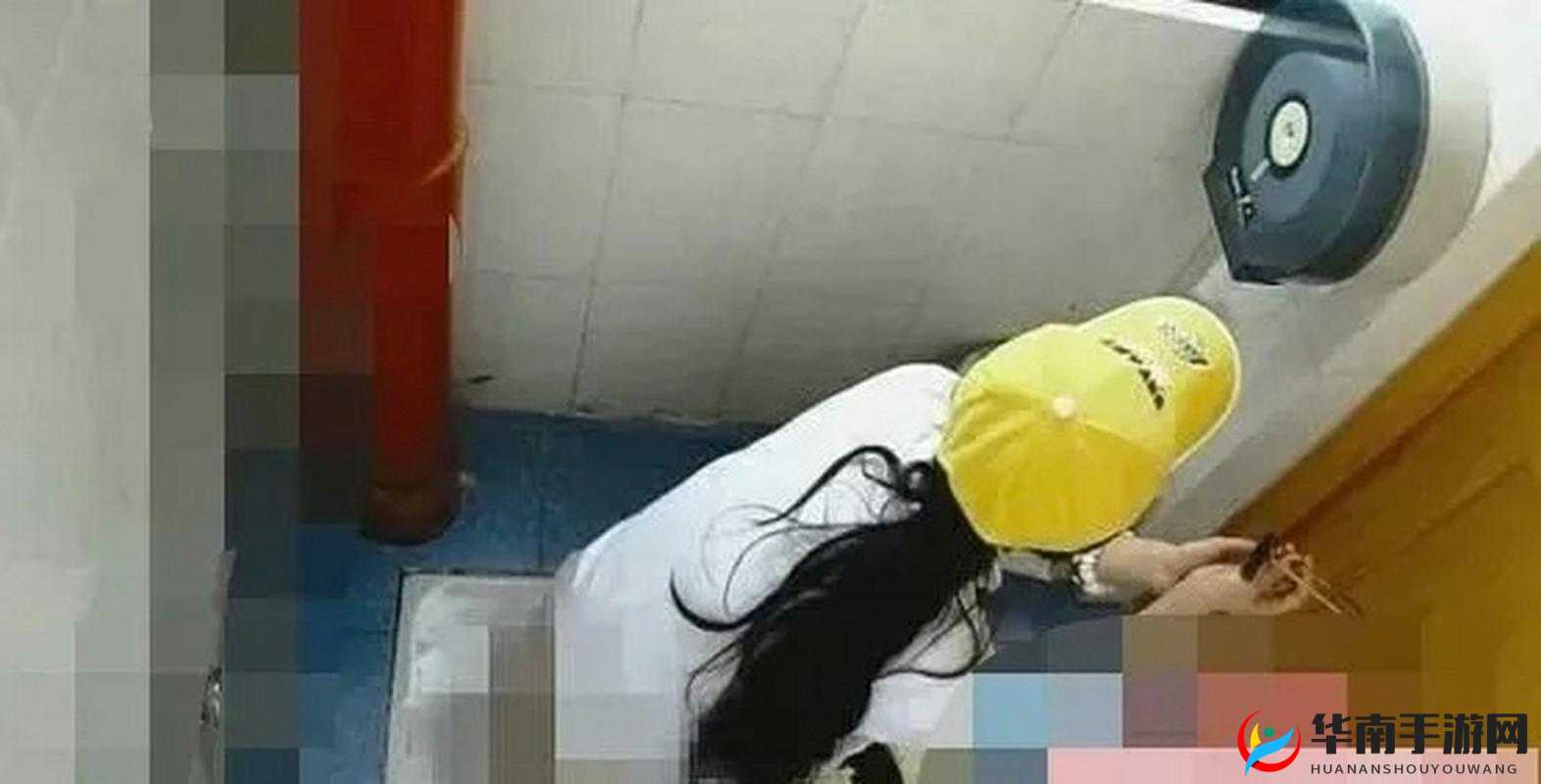 国产女厕所盗摄：老师在厕所嘘嘘被曝光