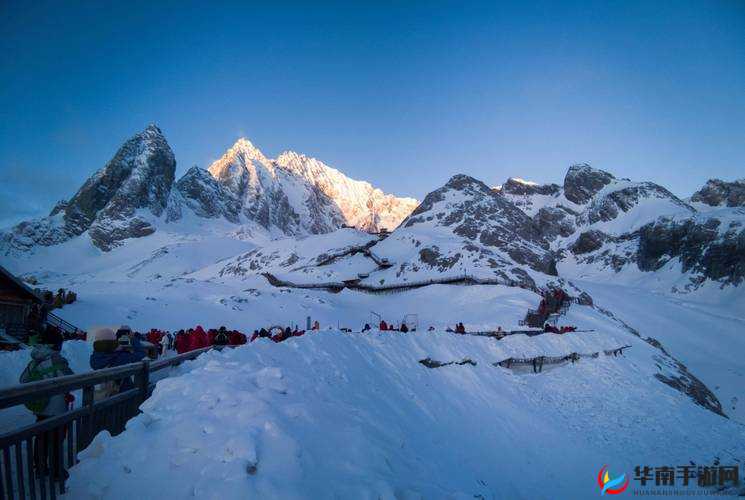 雪白玉峰弹跳而出的震撼瞬间：绝美奇观震撼呈现