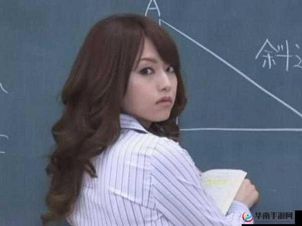 吉泽明步：人妻女教师的别样魅力与故事