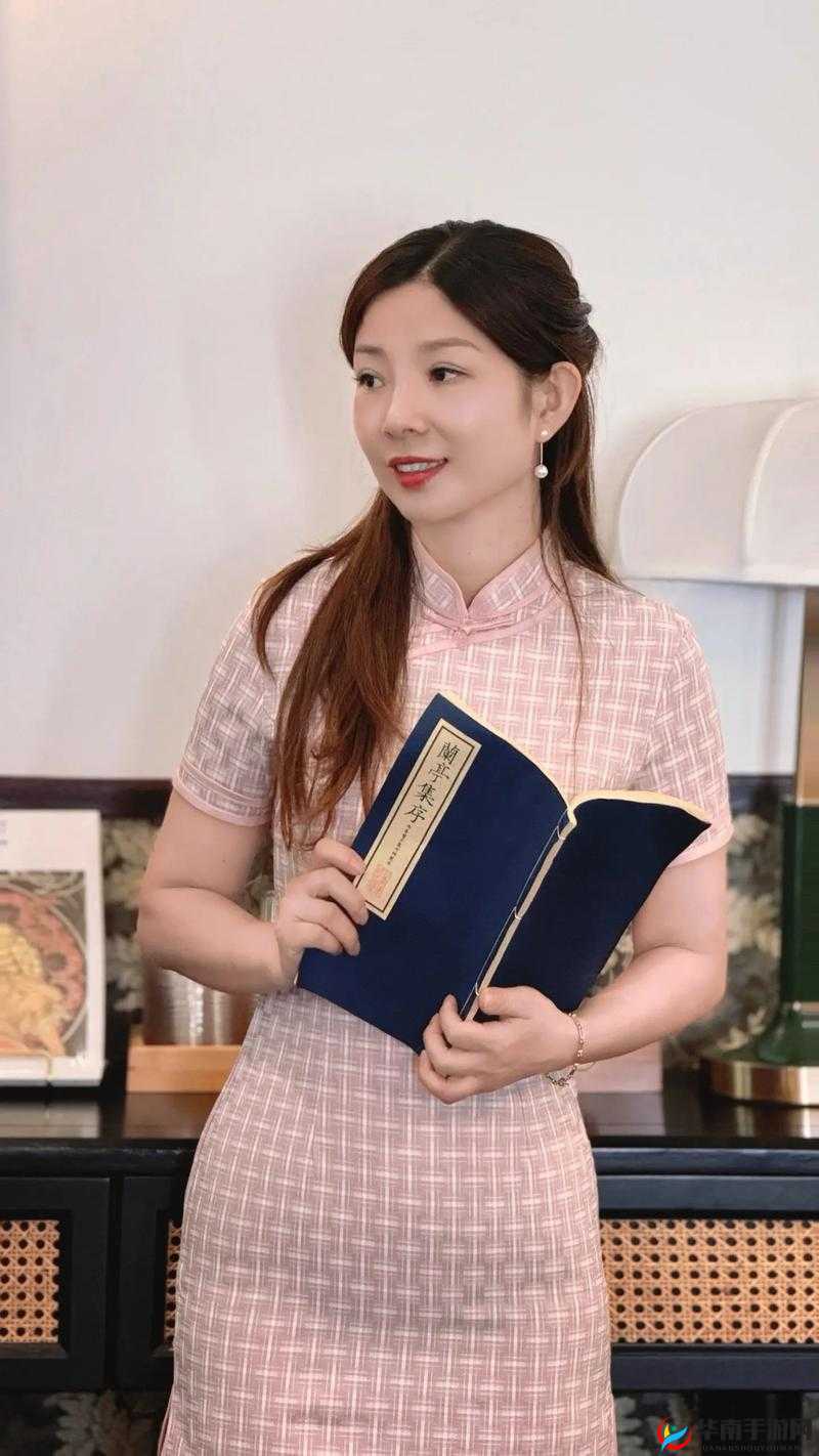 梁佳芯旗袍平面拍摄现场：展现旗袍之美与优雅氛围
