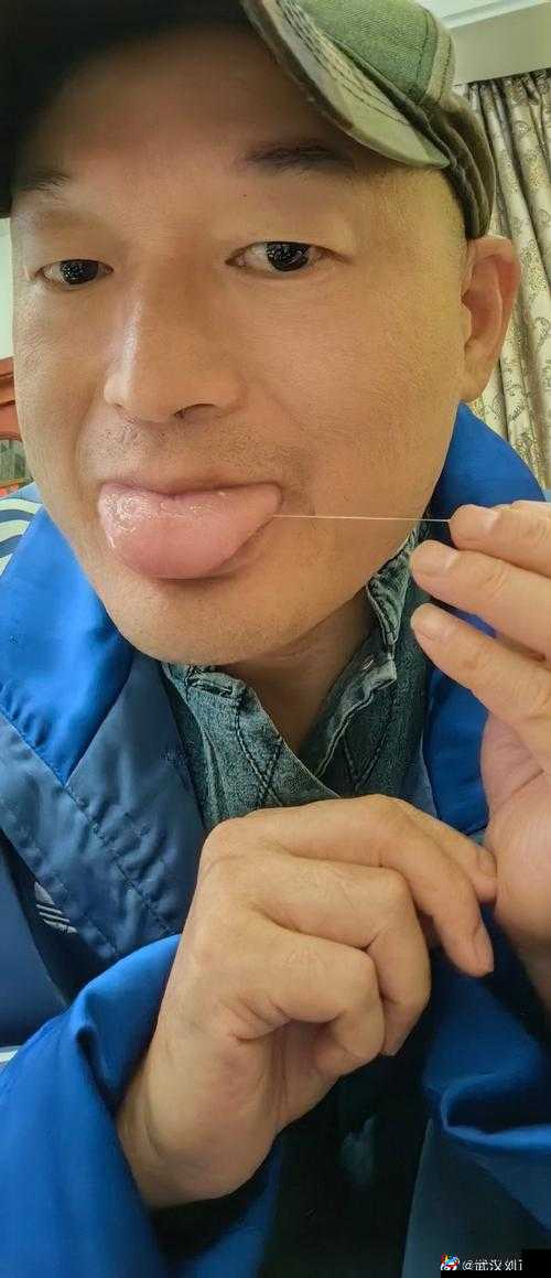 40 岁男人舌头很厉害：其拥有令人惊叹的语言能力