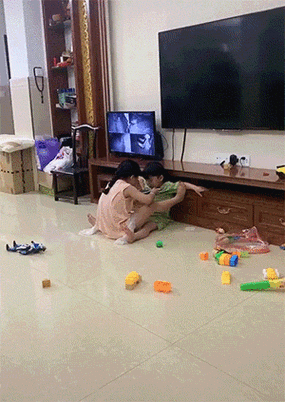 小孩半夜喂姐姐吃钢筋好吗图片：令人震惊的一幕背后
