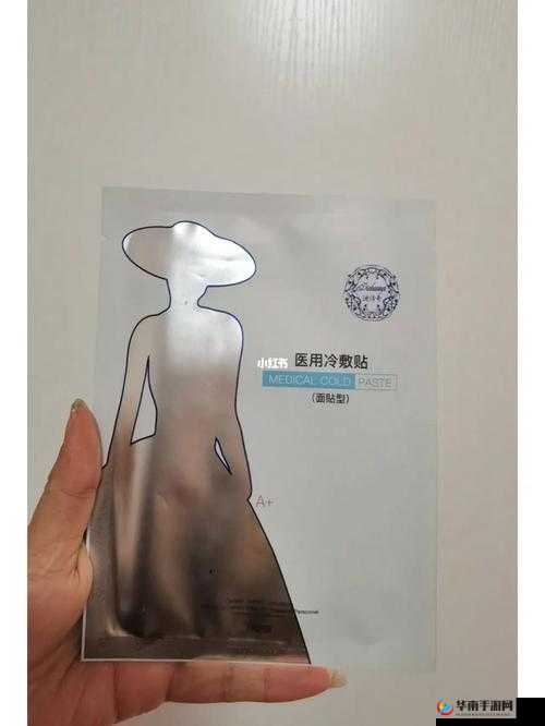 美国一边亲上边一边膜下边：地缘政治的双重标准与虚伪面具